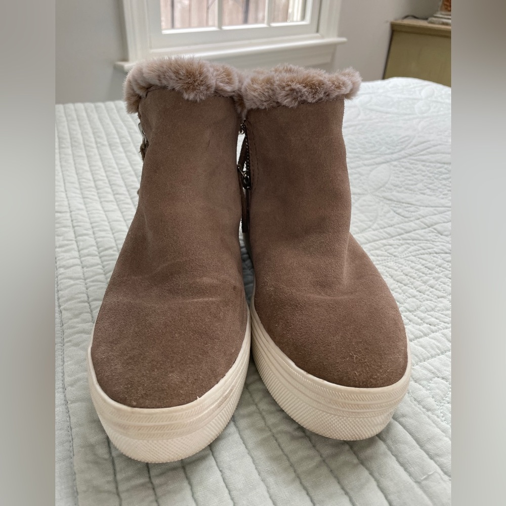 Dolce Vita Teka Suede High Top Sneaker size 7